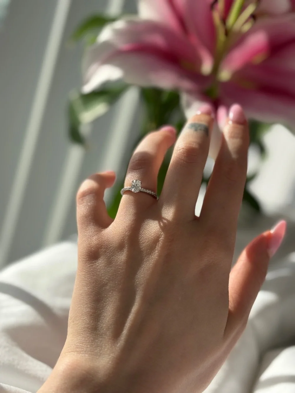 Moissanite Solitaire Pavé Engagement Ring - Silver 925 - Picture 4 of 5